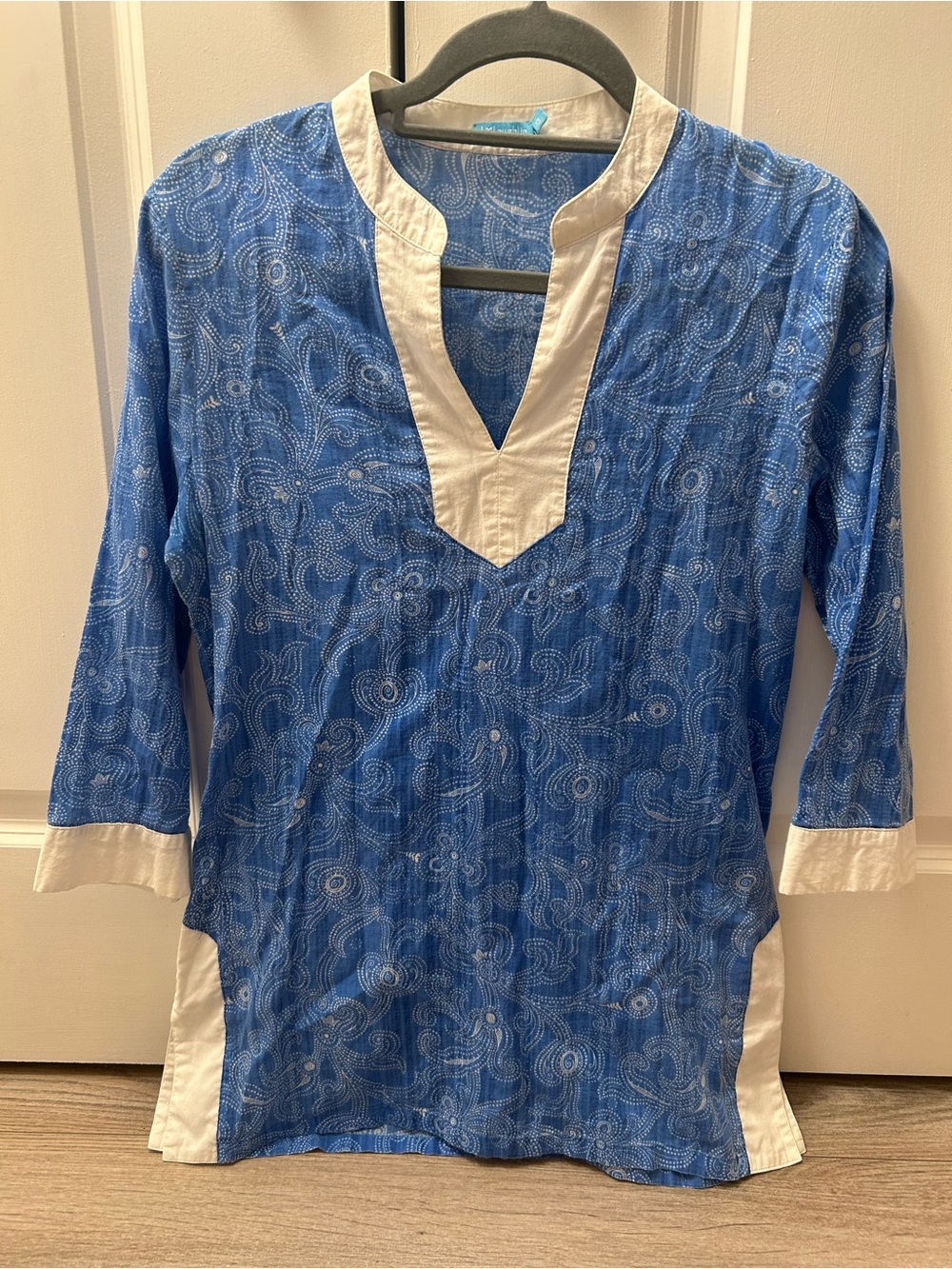 J. McLaughlin Women's Blue Printed Tunic with White Trim V Neck 💯 Cotton XS - Picture 8 of 11
